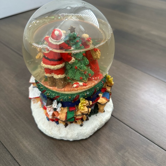 Vintage Festive Christmas Snow Globe with Santa and Children - Picture 4 of 12
